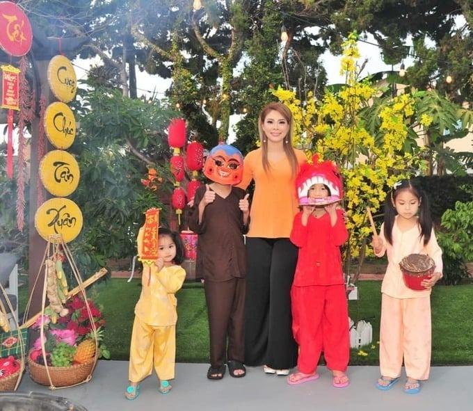 Nghệ sĩ hải ngoại đón Tết: Đậm đà vị cổ truyền-8