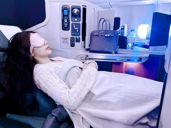 Vợ chồng Thủy Tiên - Công Vinh du xuân đầu năm nhưng nhan sắc con gái mới thật sự gây chú ý-6