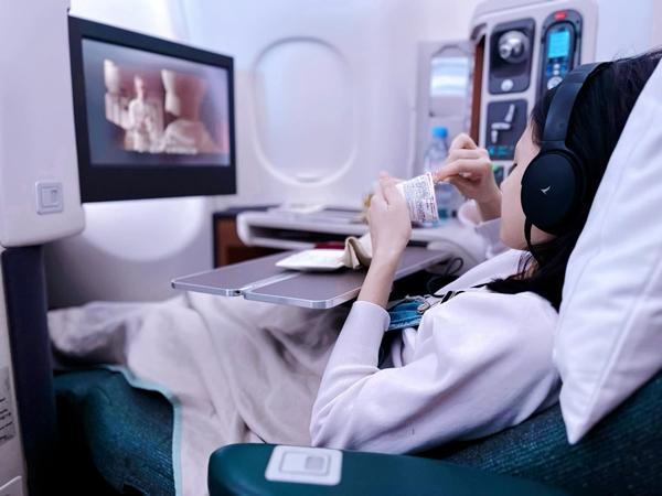 Vợ chồng Thủy Tiên - Công Vinh du xuân đầu năm nhưng nhan sắc con gái mới thật sự gây chú ý-8