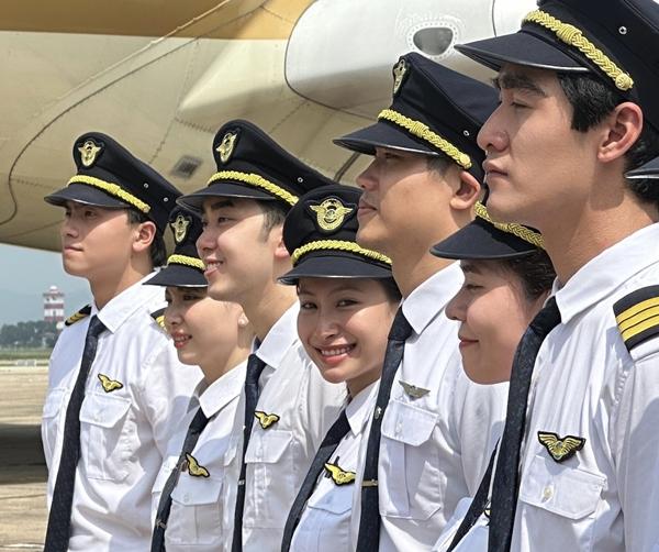 Nữ phi công xinh đẹp đam mê chinh phục bầu trời-2