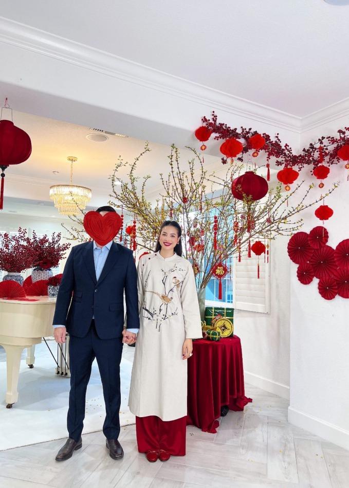 Phạm Hương đón Tết Việt trên đất Mỹ, hiếm hoi cho ông xã lộ diện!-3