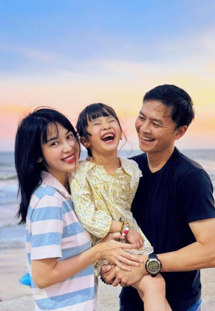 Tú Vi - Văn Anh: ‘Vợ chồng tôi chưa bao giờ ghen tuông, cãi vã’-4