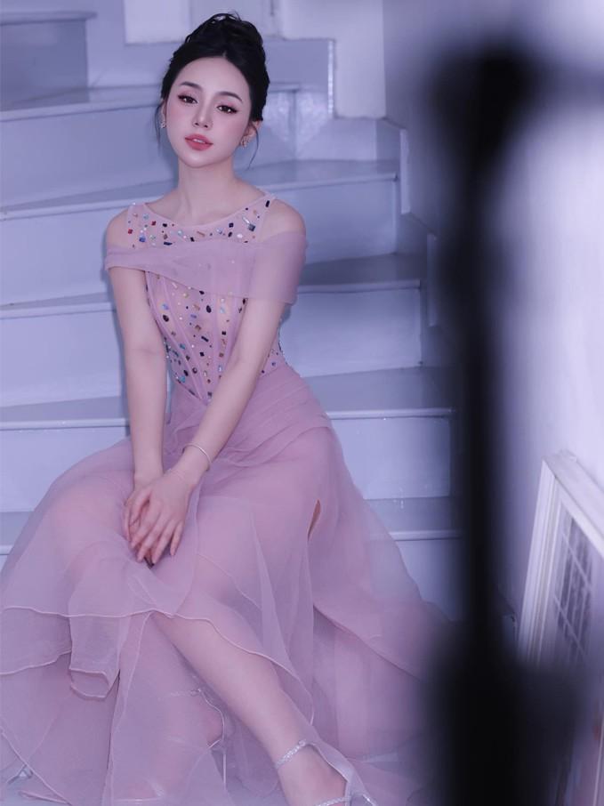 Quỳnh Kool xinh như búp bê, gần 30 tuổi vẫn thích diện style thiếu nữ-6