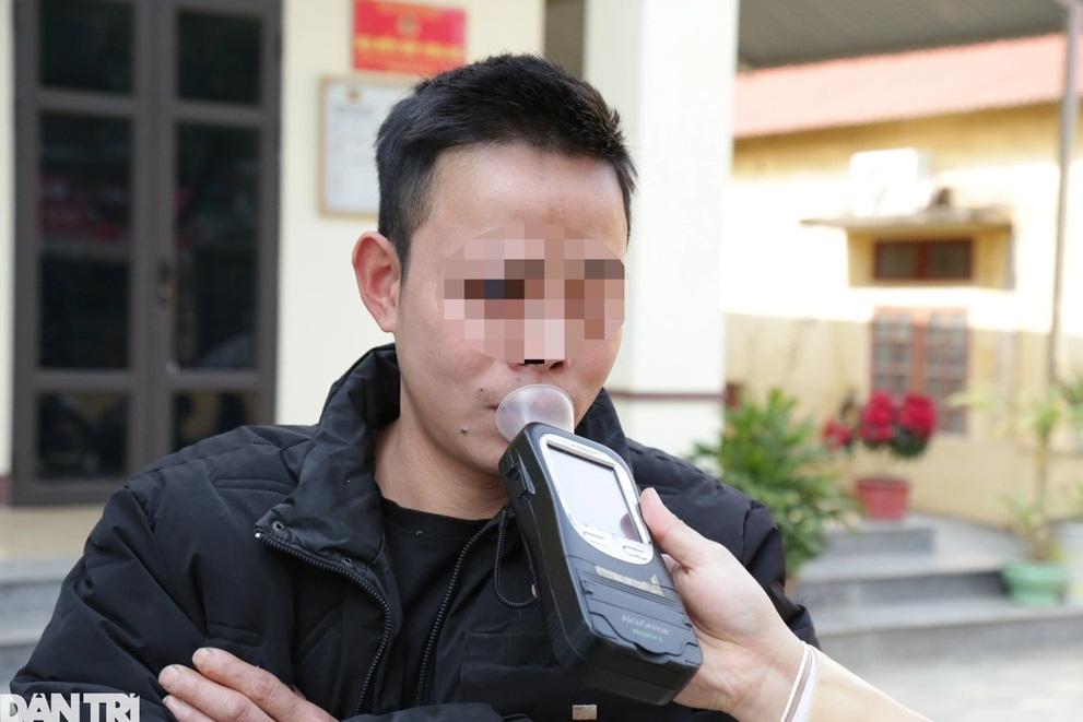 Ăn thực phẩm hấp bia, ướp rượu có bị thổi phạt nồng độ cồn không?-1