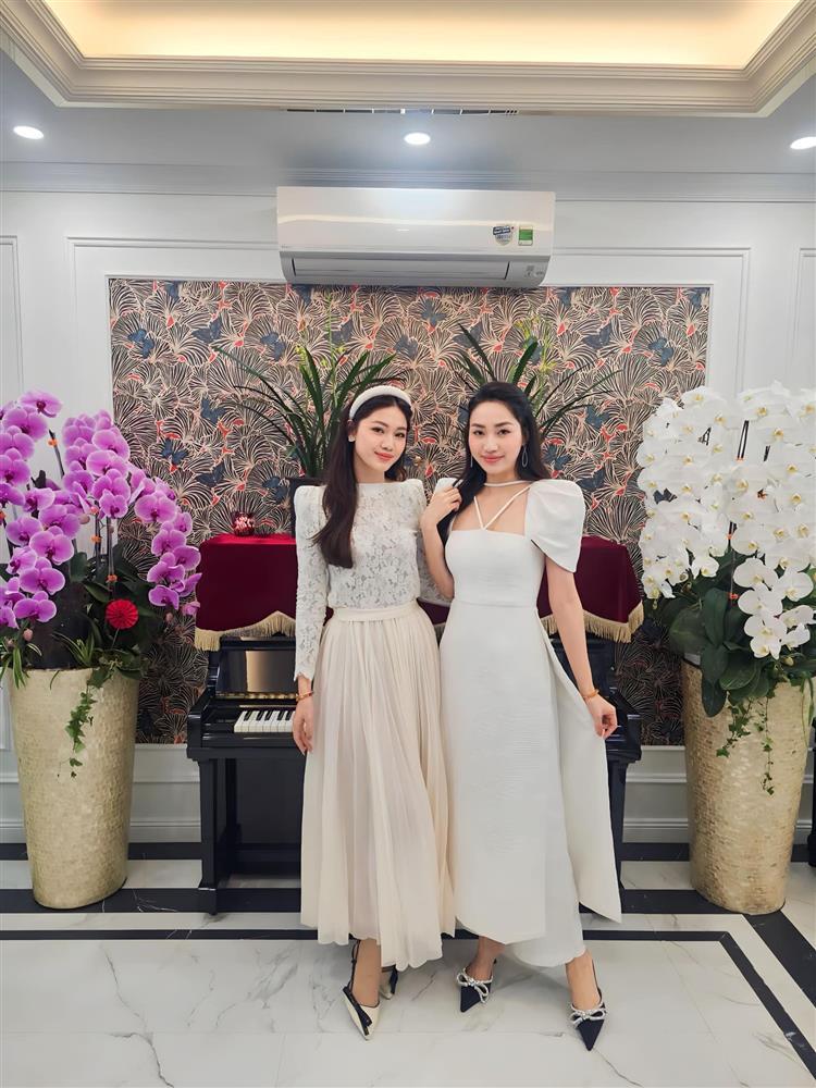 Đỗ Mỹ Linh và chồng mặc áo dài du xuân-10