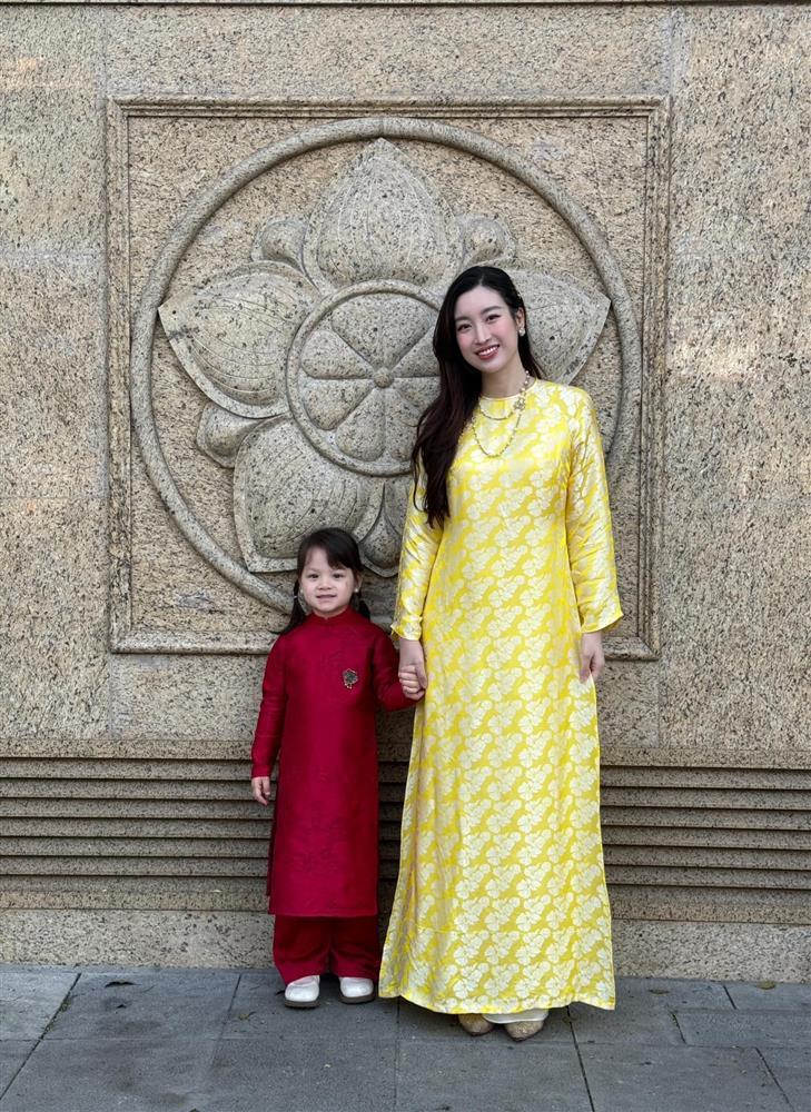 Đỗ Mỹ Linh và chồng mặc áo dài du xuân-3