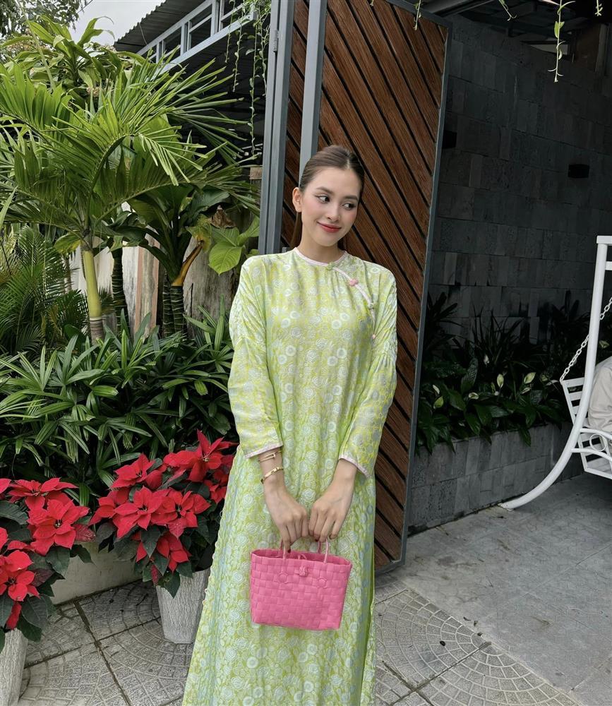 Đỗ Mỹ Linh và chồng mặc áo dài du xuân-5