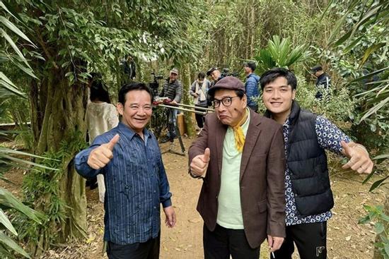 Quang Tèo tháng đi diễn 25 ngày, ở nhà phải xin phép vợ