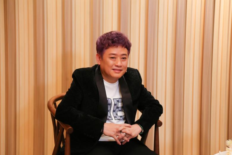 Danh hài Tấn Bo từng lao đao vì nợ nần, U50 làm bố của 4 con, nợ vợ một lễ cưới sau 20 năm chung sống-3