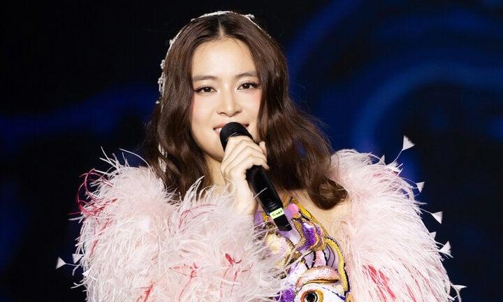 Hai nữ ca sĩ tuổi Rồng: Người hôn nhân viên mãn, người nghi yêu rapper nổi tiếng-3