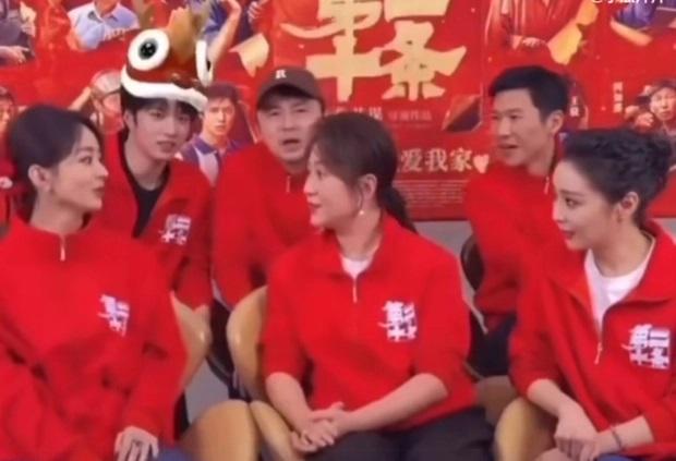 Đầu năm đã dính phốt, Triệu Lệ Dĩnh tự hủy hình tượng khi nói 4 chữ khiến dàn bạn diễn sượng trân?-4