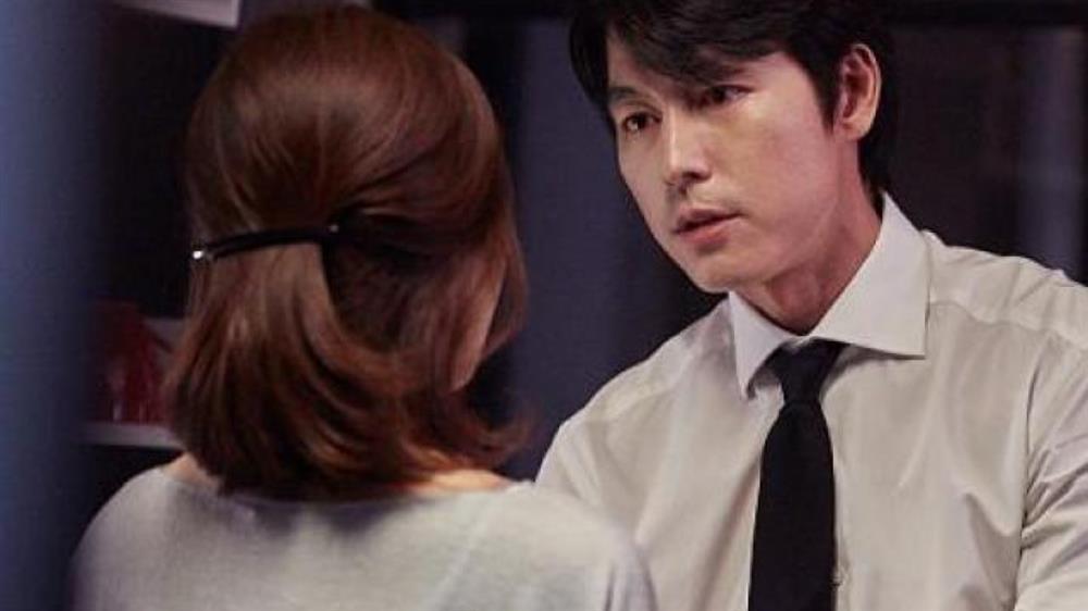 Tình cờ thấy giúp việc thập thò ở cửa phòng, tôi lén lắp camera, ai ngờ chứng kiến được việc tày đỉnh-1