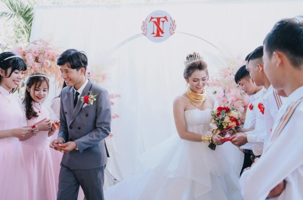 Cuộc sống ít ai biết của cô dâu nhận 14 cây vàng, sổ đỏ 4 tỷ đồng gây bão khắp cõi mạng sau hơn 3 năm-3