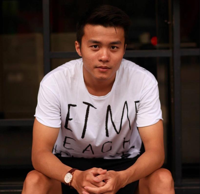 Việt kiều Canada bị tạt axit, cắt gân chân lần đầu tiên lộ diện với gương mặt không đeo khẩu trang-3