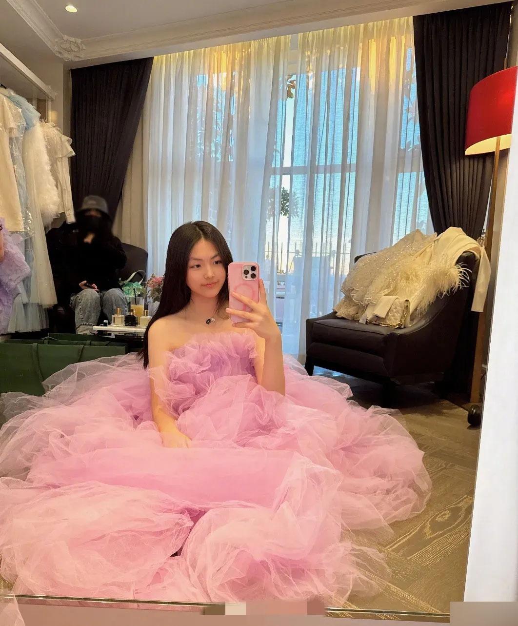 Con gái nữ MC giàu nhất Trung Quốc: Sinh ra đã ngậm thìa vàng, lịch học gây choáng-2