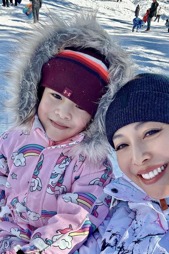 Jennifer Phạm lãng mạn bên chồng ở Mỹ, con trai Bảo Nam bất ngờ để tóc dài-1