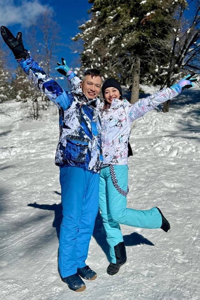 Jennifer Phạm lãng mạn bên chồng ở Mỹ, con trai Bảo Nam bất ngờ để tóc dài-3