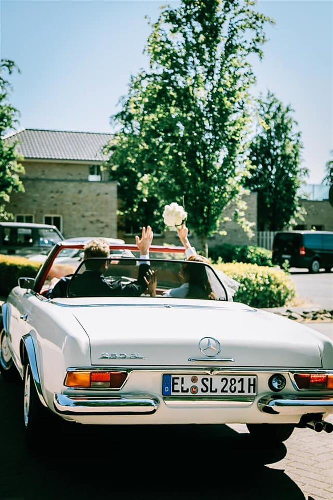 Sao Việt khoe ảnh Valentine: Thanh Hằng hôn chồng, Minh Tú hé lộ ảnh cưới-2