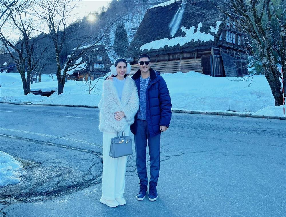 Sao Việt khoe ảnh Valentine: Thanh Hằng hôn chồng, Minh Tú hé lộ ảnh cưới-8