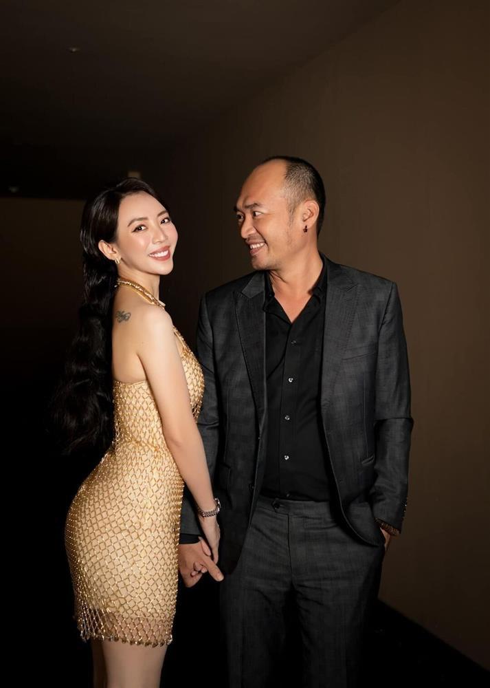 Sao Việt khoe ảnh Valentine: Thanh Hằng hôn chồng, Minh Tú hé lộ ảnh cưới-13