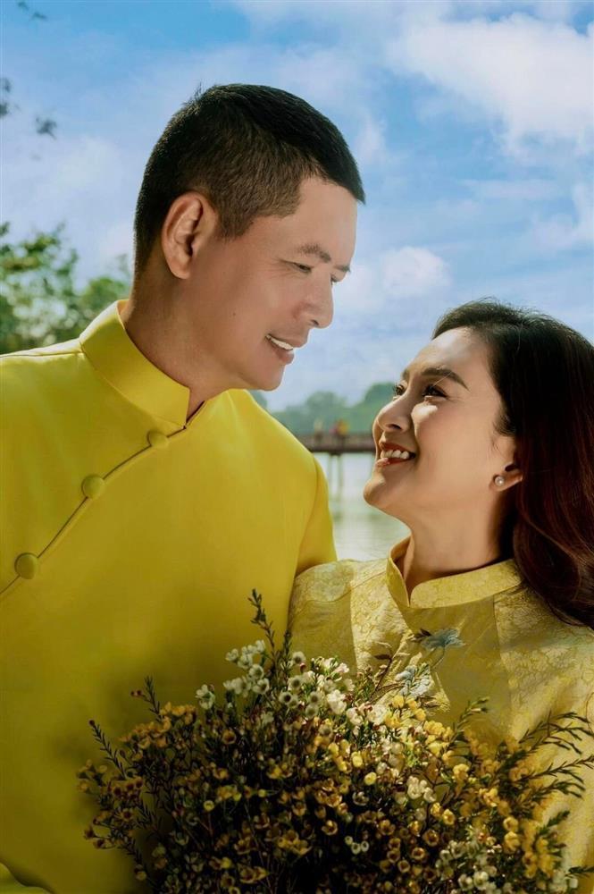 Sao Việt khoe ảnh Valentine: Thanh Hằng hôn chồng, Minh Tú hé lộ ảnh cưới-9