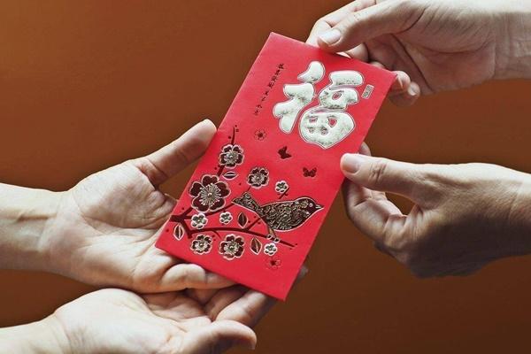 Vừa hết Tết, vợ đã phát hiện ra bí mật của chồng khi anh ta đi Tết hào phóng cho một người-2