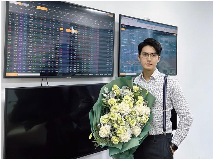 Thầy giáo dạy Toán điển trai hot nhất MXH sau 4 năm gây bão giờ ra sao?-1