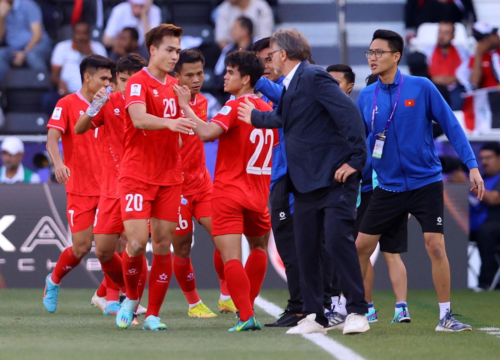 Tuyển Việt Nam: Thái Lan ‘qua mặt’ và lời thách thức của Indonesia-1