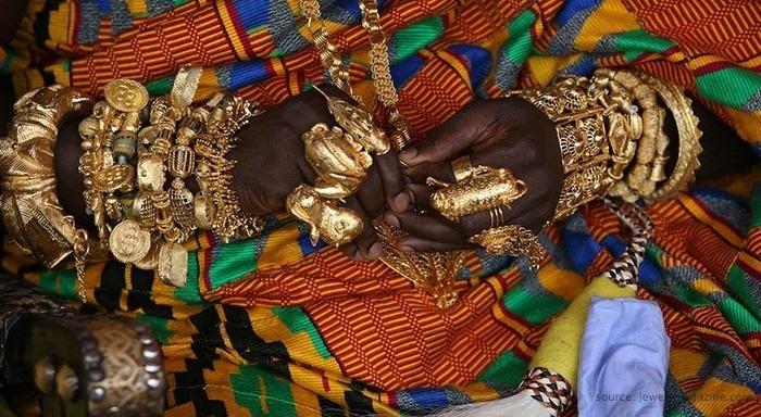 Đế chế hiếu chiến thích vàng, vua đeo nhiều đến nỗi đi không được-1