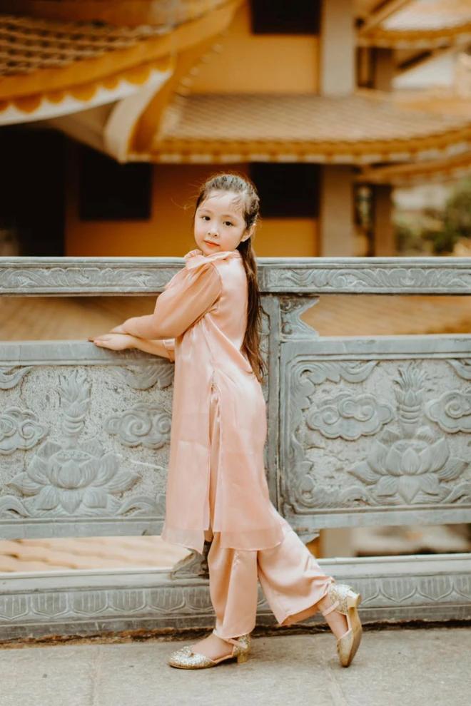 Con gái lai tây nhà Elly Trần ngày lớn càng xinh xắn, được khen như hoa hậu-5