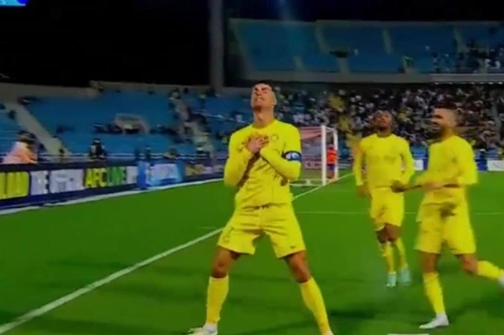 C.Ronaldo ăn mừng kiểu mới trong ngày tỏa sáng ở AFC Champions League-1