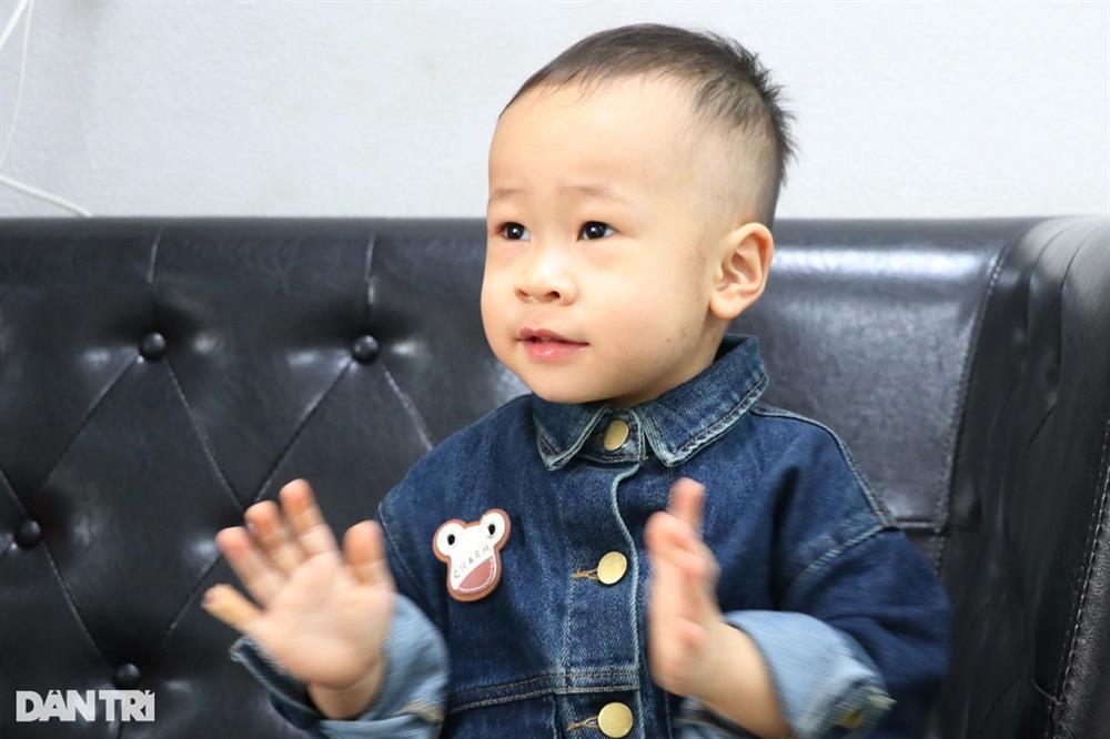 Mẹ ngỡ ngàng khi con vừa bập bẹ đã nói tiếng Anh vanh vách-1