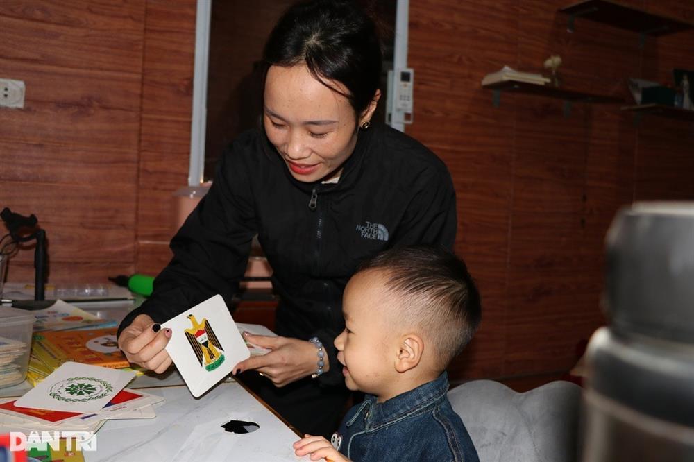 Mẹ ngỡ ngàng khi con vừa bập bẹ đã nói tiếng Anh vanh vách-2