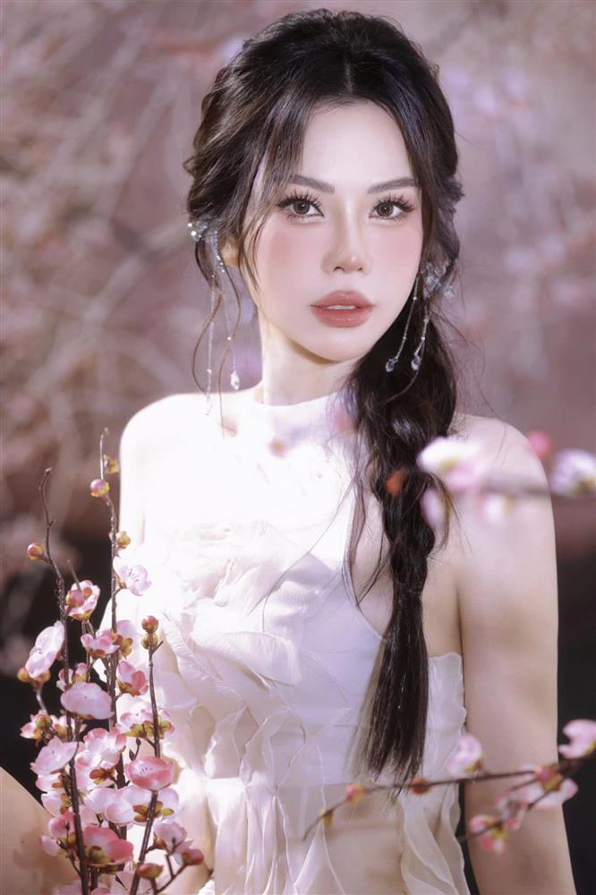 Con dâu tỷ phú Hoàng Kiều: Tôi vẫn được ba chồng lì xì Tết-1