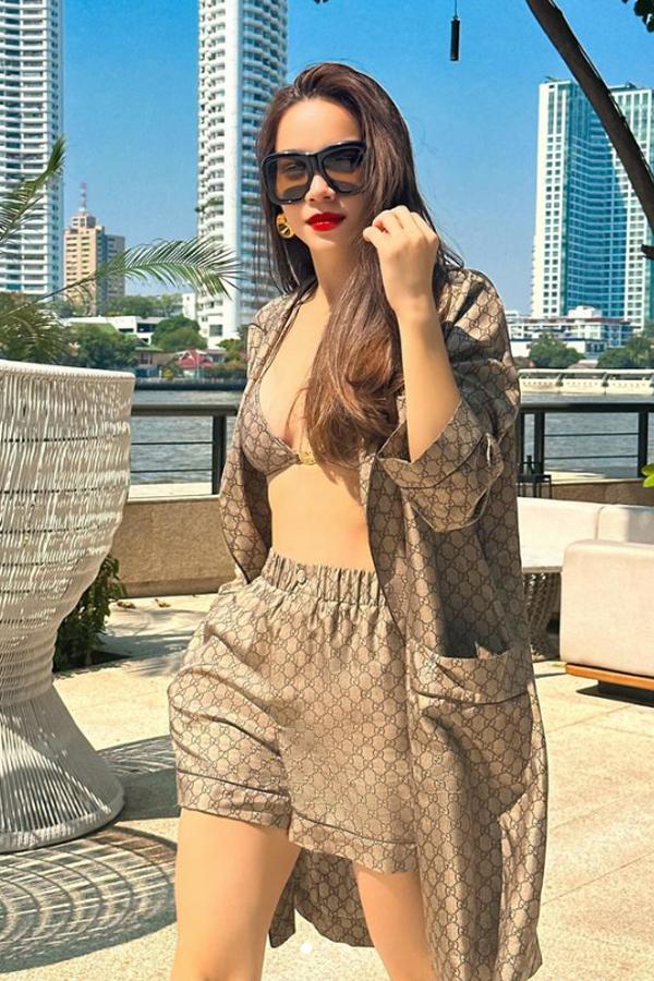 Khán giả mê mẩn đôi chân thon, vòng eo phẳng lỳ sau Tết của Hồ Ngọc Hà, bí quyết nằm ở đây-2