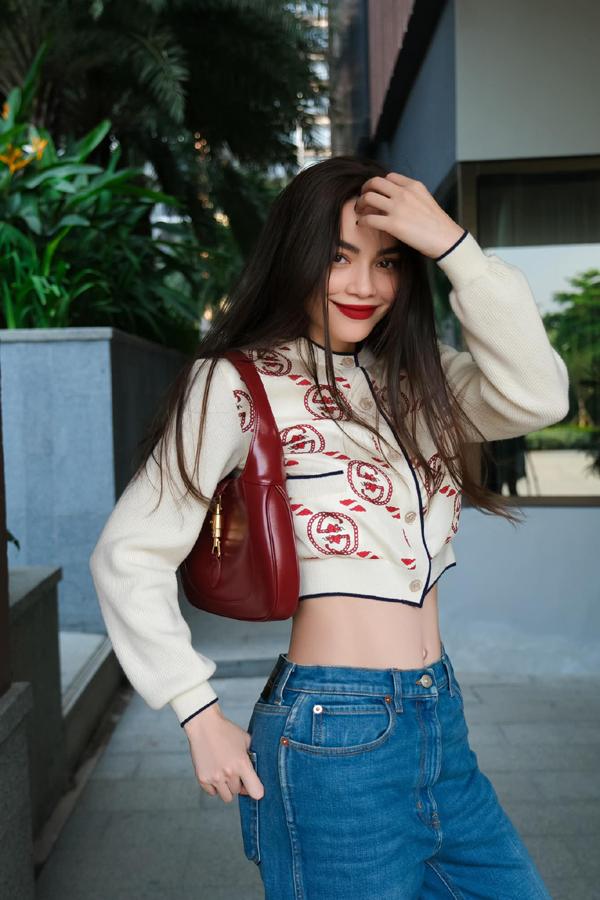 Khán giả mê mẩn đôi chân thon, vòng eo phẳng lỳ sau Tết của Hồ Ngọc Hà, bí quyết nằm ở đây-8