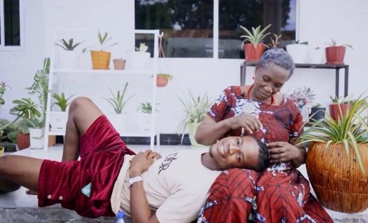 Quên tiền trên taxi, cụ bà 80 tuổi nên duyên với tài xế 24 tuổi-2