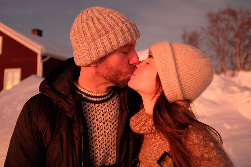 David Beckham hôn vợ và dàn mỹ nhân diện nội y ngày Valentine-3