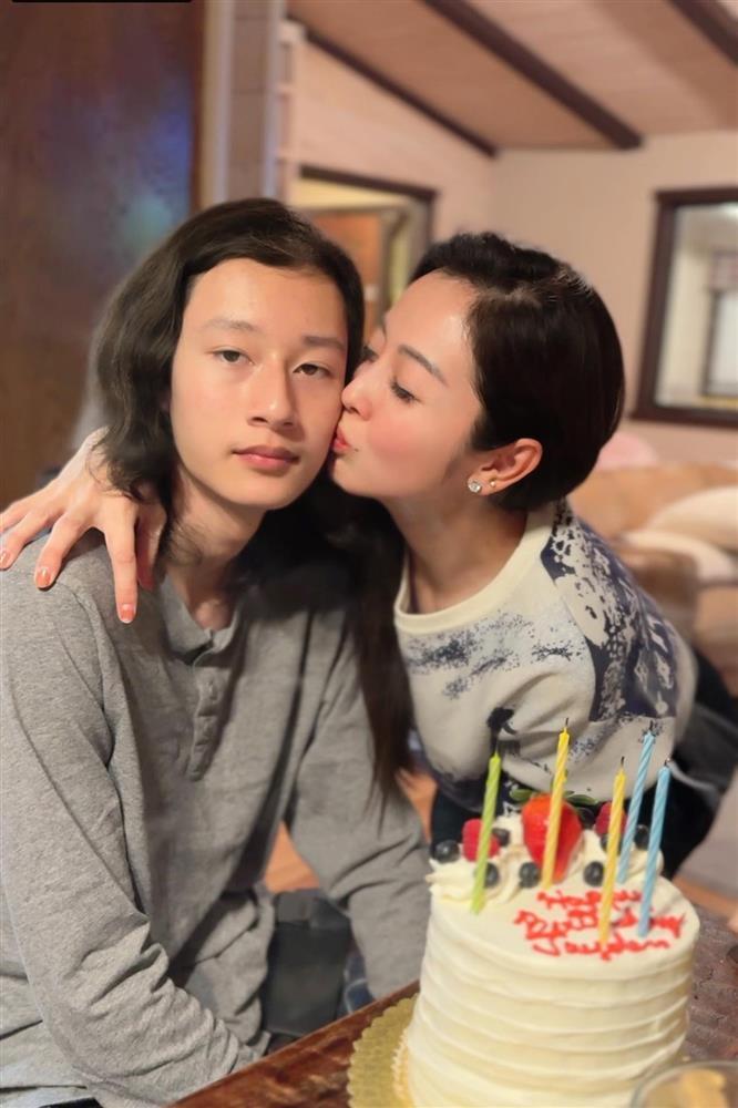 Con trai 16 tuổi cao 1m90 của Jennifer Phạm và Quang Dũng