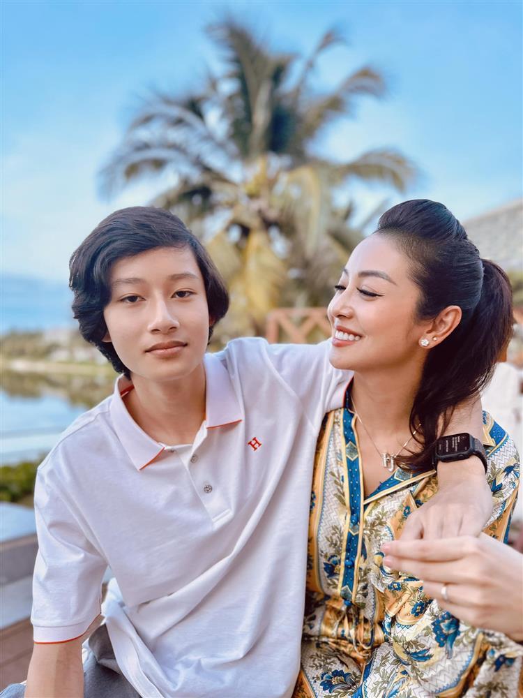 Con trai 16 tuổi cao 1m90 của Jennifer Phạm và Quang Dũng