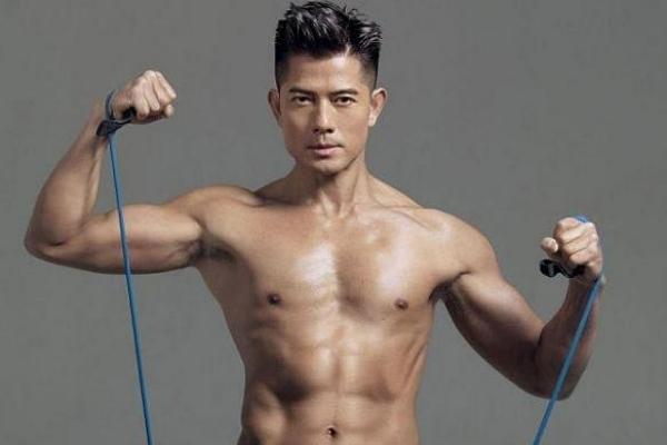 Vợ Quách Phú Thành được khen đẹp hơn Địch Lệ Nhiệt Ba-7