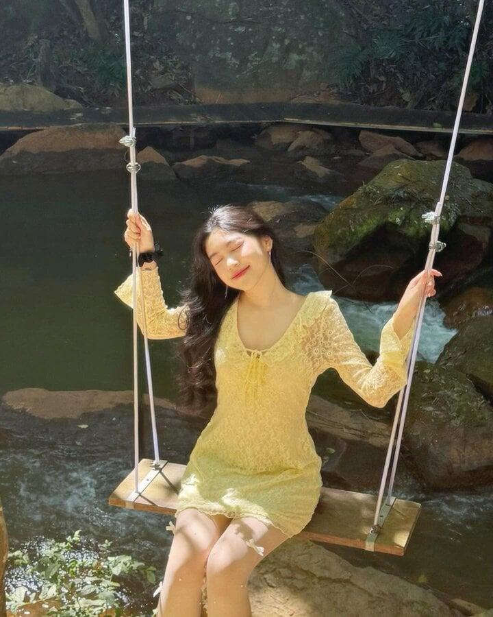 Con gái MC Quyền Linh diện váy ngắn khoe vẻ đẹp ngọt ngào-3