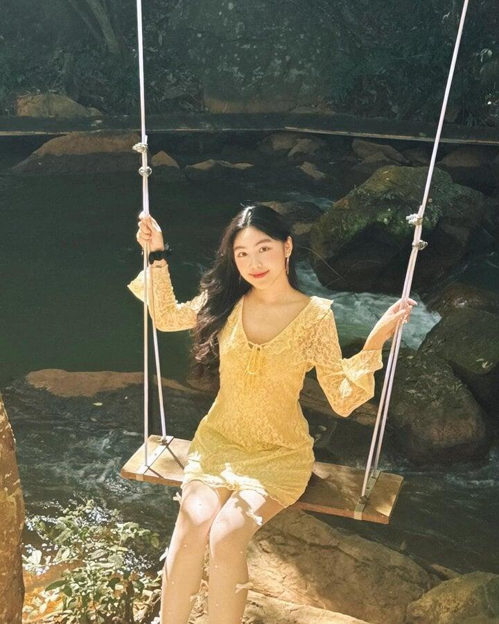 Con gái MC Quyền Linh diện váy ngắn khoe vẻ đẹp ngọt ngào-4