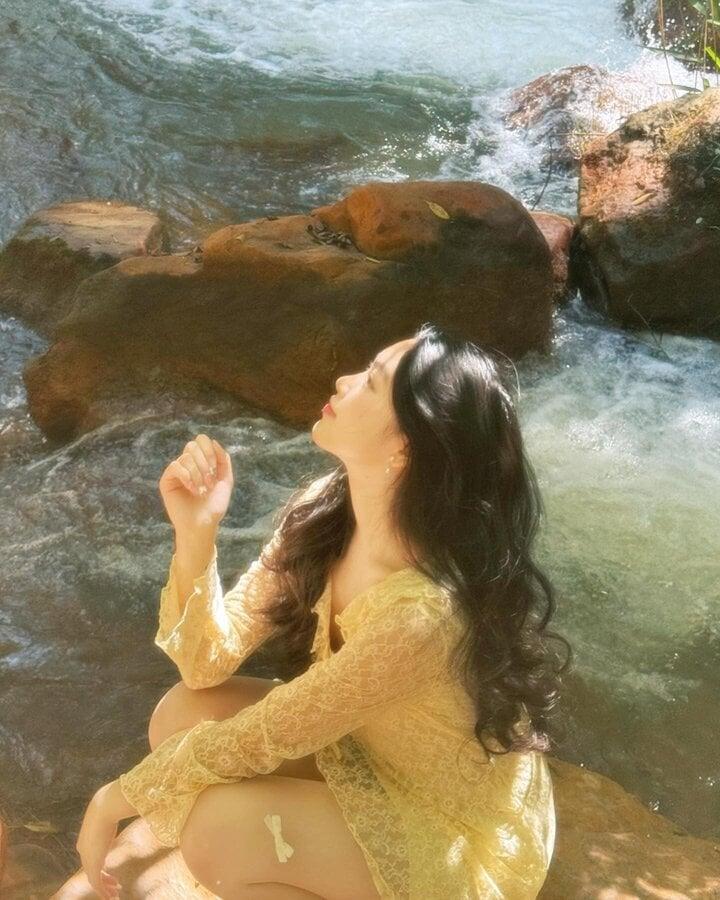 Con gái MC Quyền Linh diện váy ngắn khoe vẻ đẹp ngọt ngào-5