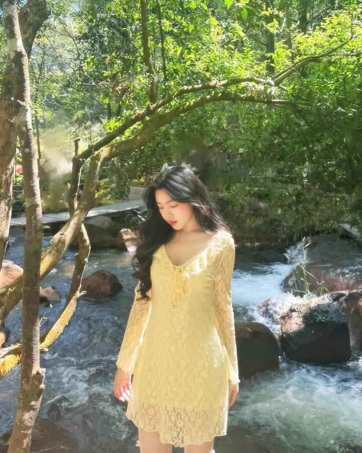 Con gái MC Quyền Linh diện váy ngắn khoe vẻ đẹp ngọt ngào-6