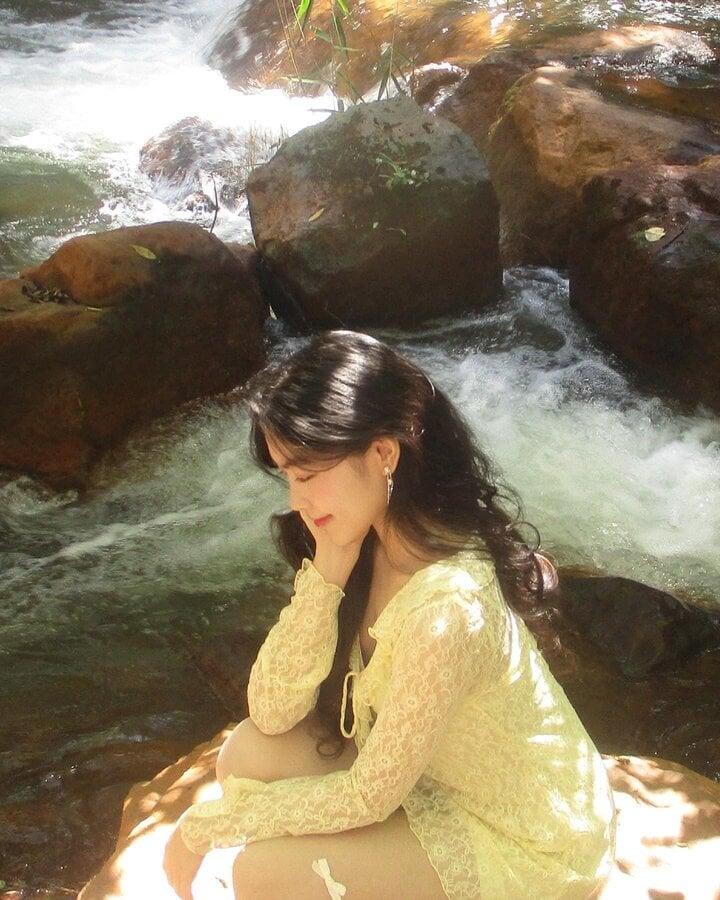 Con gái MC Quyền Linh diện váy ngắn khoe vẻ đẹp ngọt ngào-8