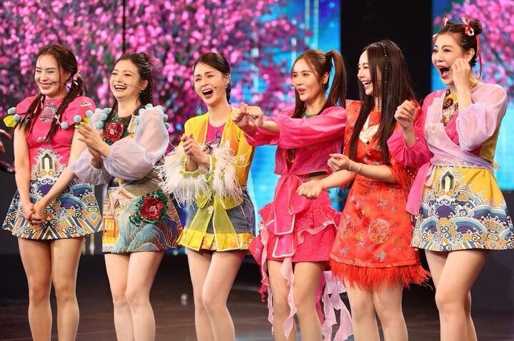 Hồng Diễm bỏ hình ảnh nữ thần, diện váy ngắn nhảy hết mình trên sóng VTV-3