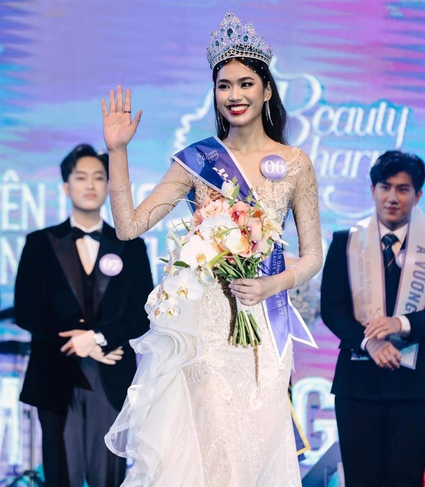 Dàn hoa khôi tài sắc, là sinh viên trường đại học hàng đầu ở Hà Nội-3