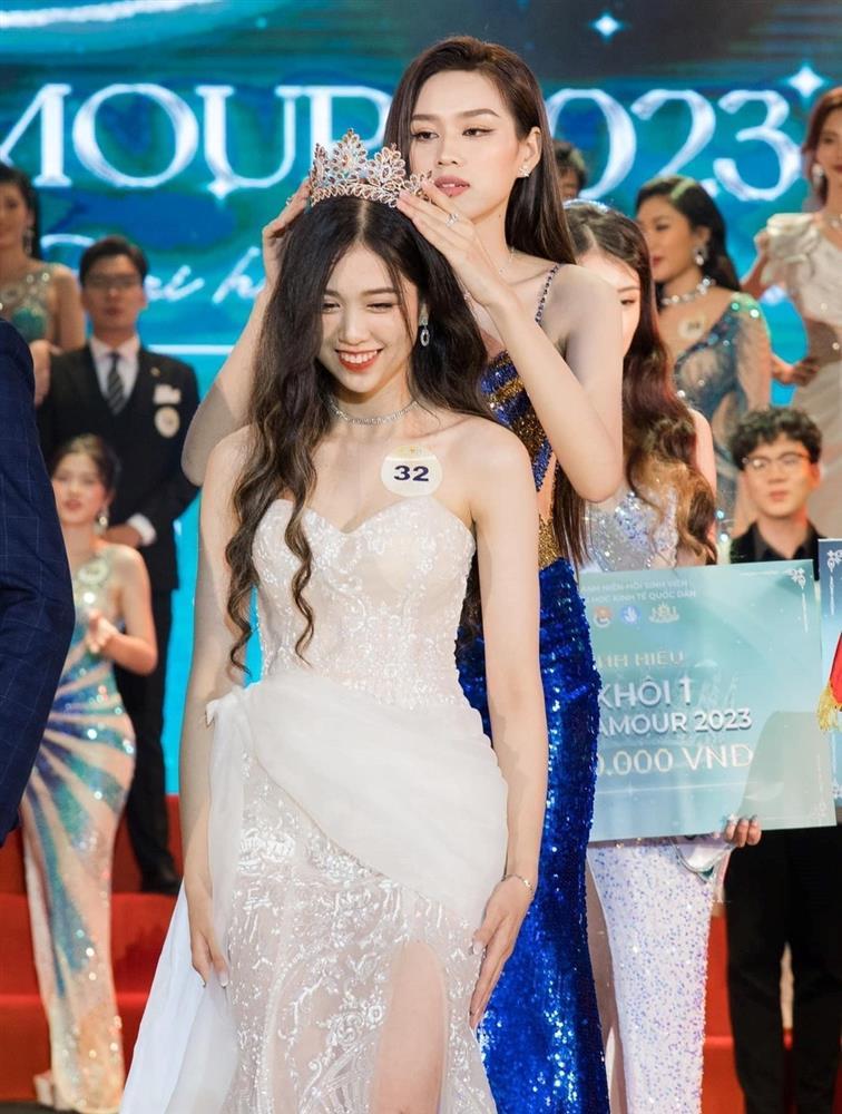 Dàn hoa khôi tài sắc, là sinh viên trường đại học hàng đầu ở Hà Nội-7