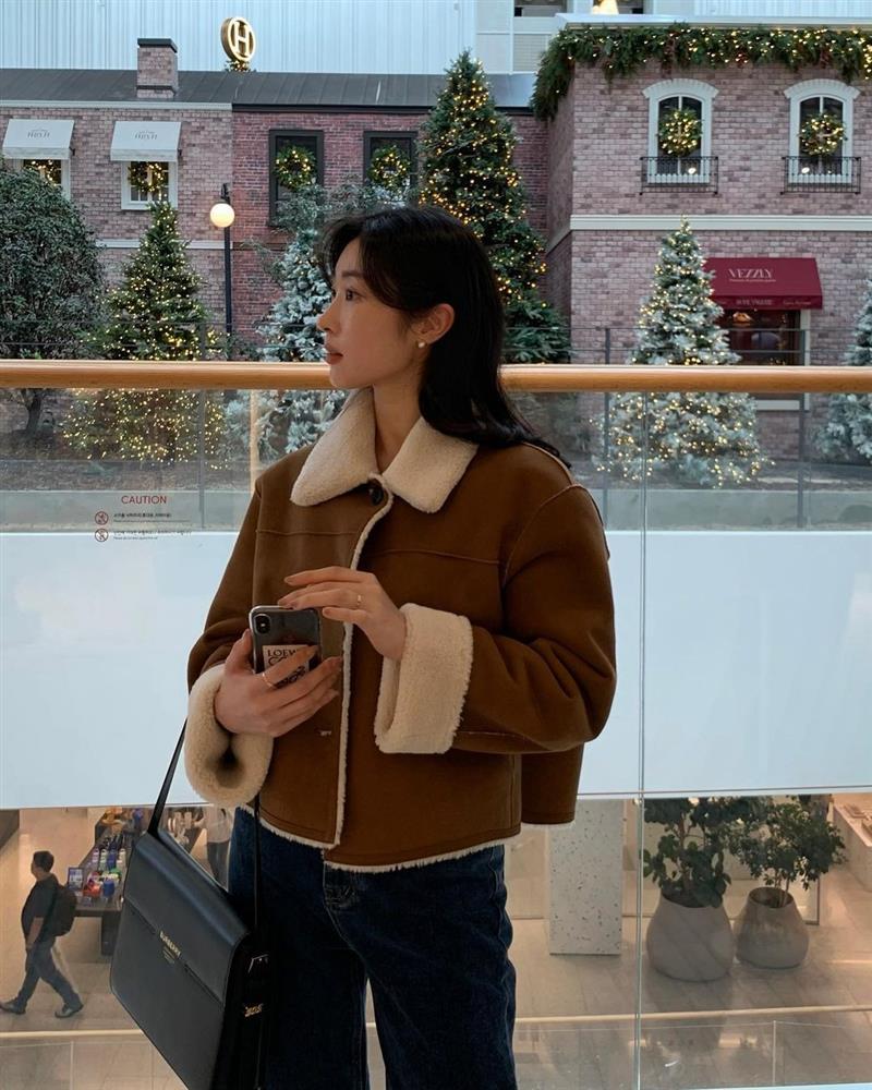 5 kiểu áo trẻ trung mà vẫn thanh lịch chị em ngoài 30 nên sở hữu-2